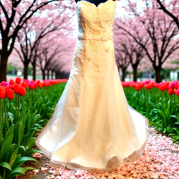 NWT Kirstie Kelly Ivory Wedding Dress, 8 - Picture 1 of 11